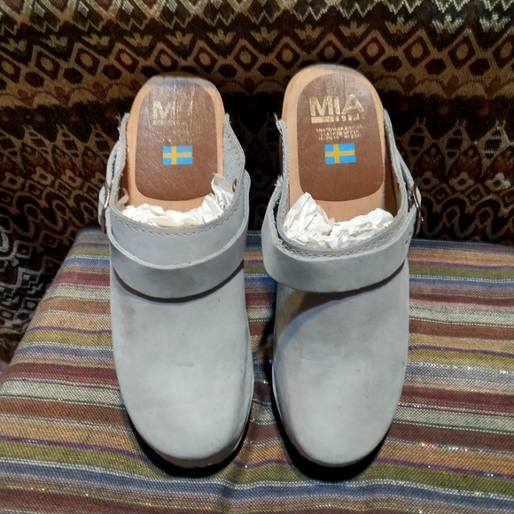 Stylish MIA Swedish Clogs for Women - Picture 3 of 8